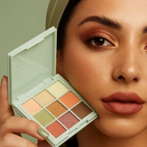 NWT Glowcore Mystic Earth Eyeshadow Palette vegan 9 shades